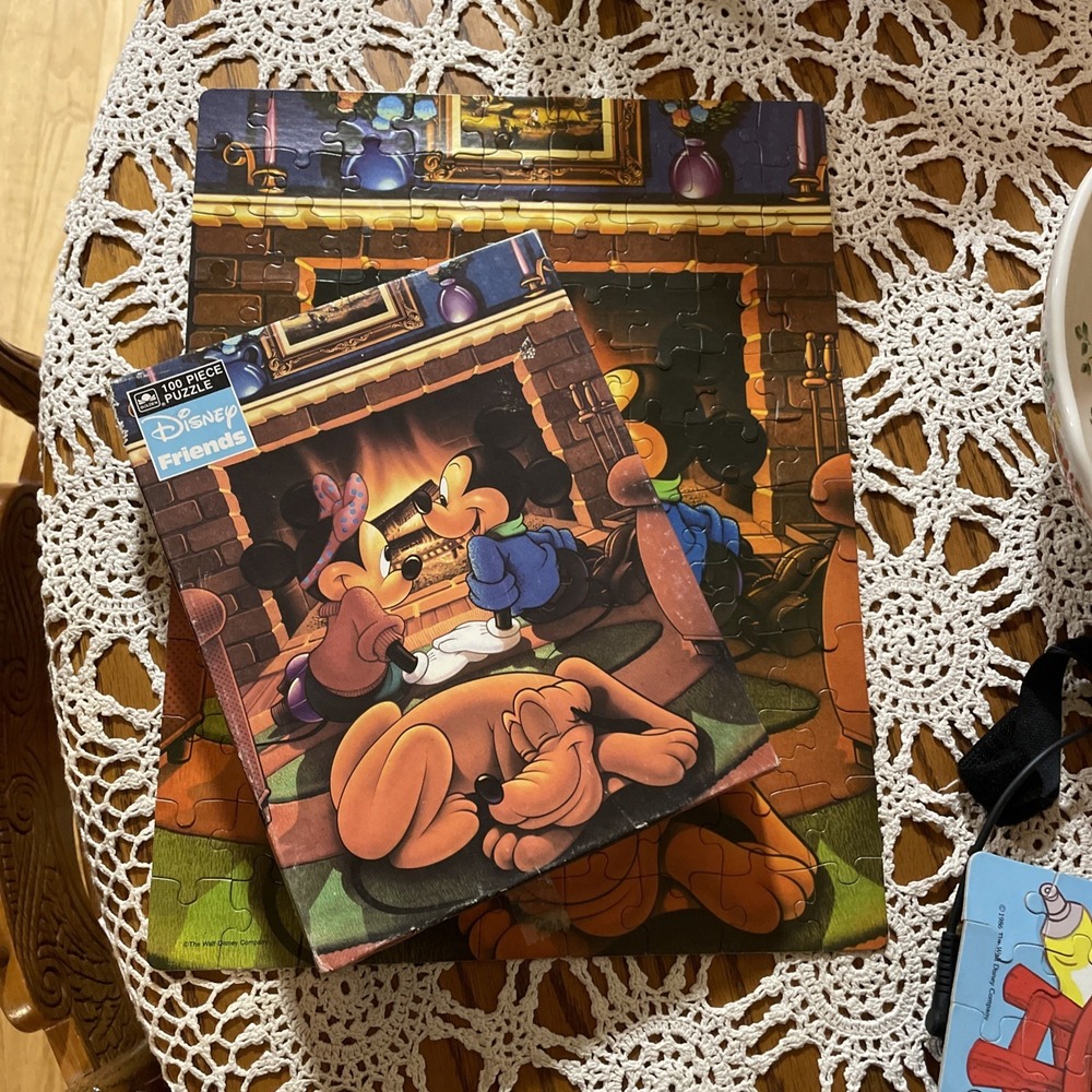 DISNEY Friends Golden Vintage Mickey Minnie Mouse Pluto Fireplace 100 Pc Puzzle